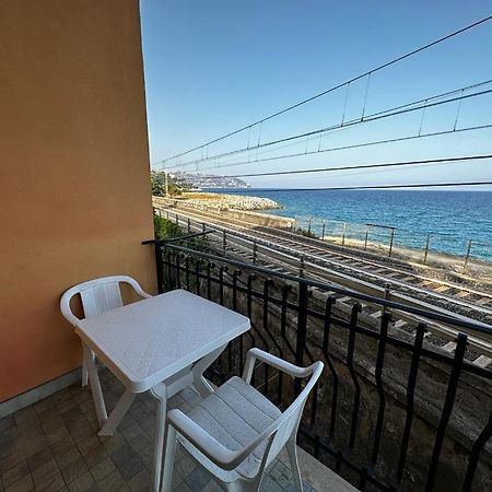 La Via Sul Mare Διαμέρισμα Bordighera Εξωτερικό φωτογραφία